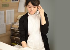 電話をしている写真
